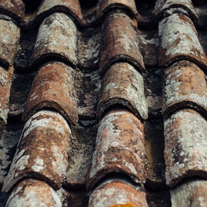 image de toit et de tuiles